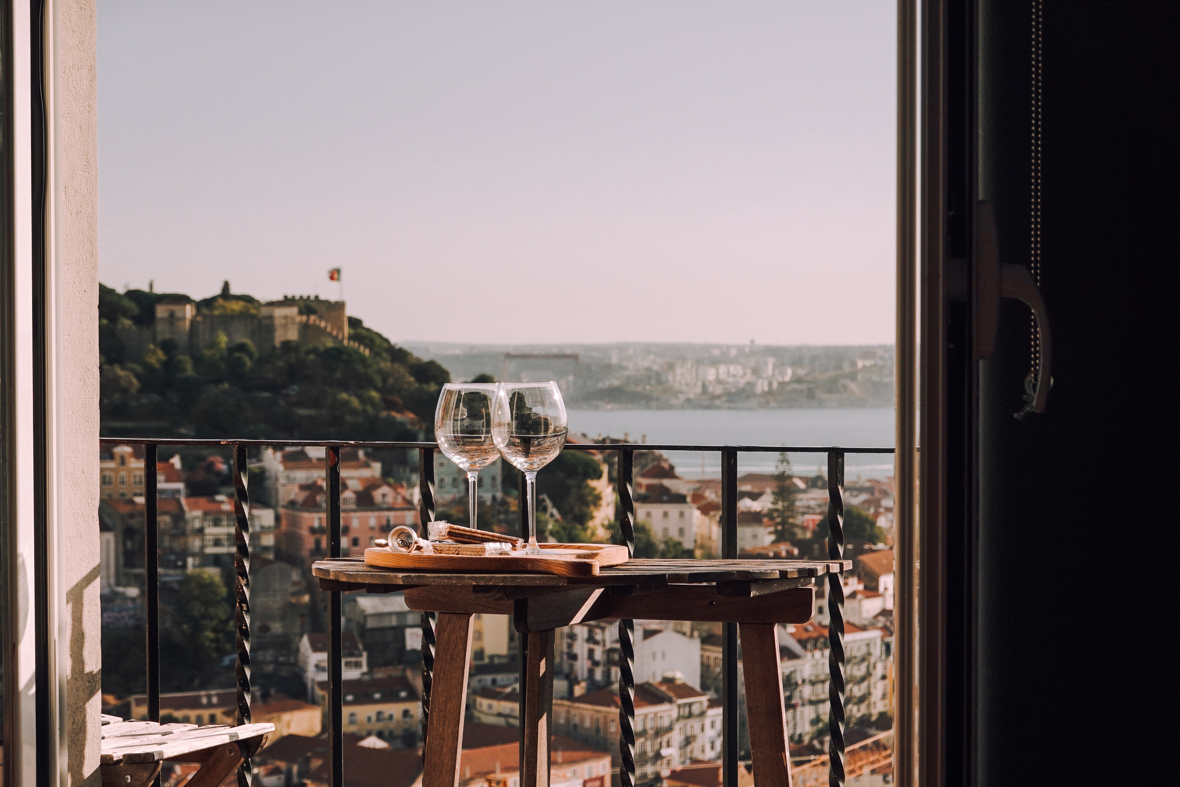 Mare, montagna o lago? Qualunque sia la tua meta, ecco i vini che puoi goderti nelle vacanze Mare, montagna o lago? Qualunque sia la tua meta, ecco i vini che puoi goderti nelle vacanze