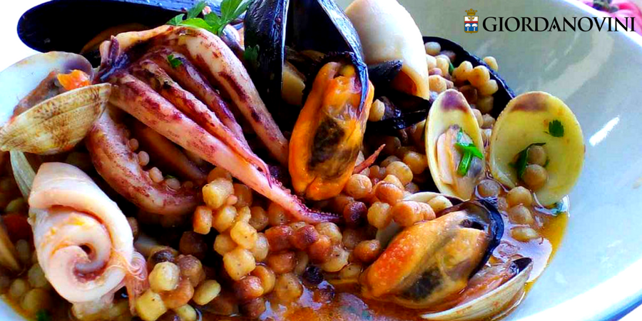 Fregola ai frutti di mare: dalla Sardegna con amore Fregola ai frutti di mare: dalla Sardegna con amore